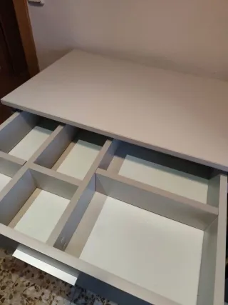 Mueble auxiliar gris claro