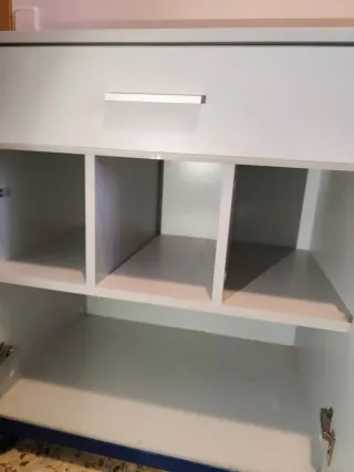 Mueble auxiliar gris claro