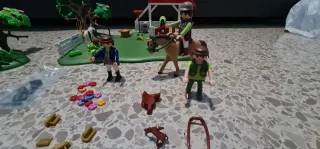 Playmobil establo caballos y figuras