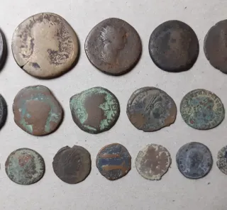 Lotto di 18 monete romane in bronzo secoli I-IV