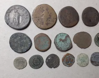 Lotto di 18 monete romane in bronzo secoli I-IV