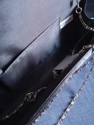 Bolso de fiesta negro con pedrería