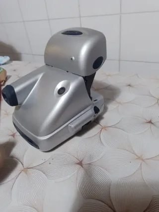 Cámara Polaroid Plata y Negra