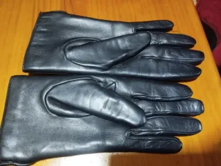 Guantes de piel para mujer con tachuelas