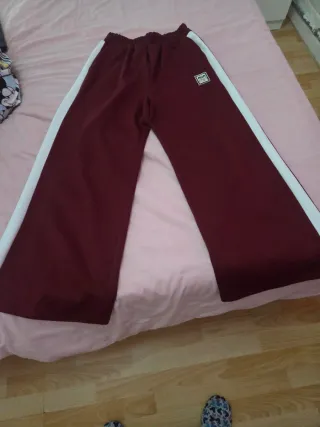 Precioso traje burdeos talla única