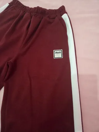 Precioso traje burdeos talla única