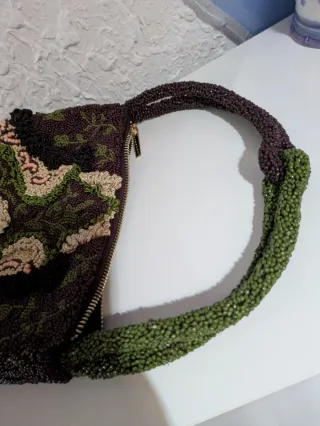 Bolso de mano de Zara con abalorios