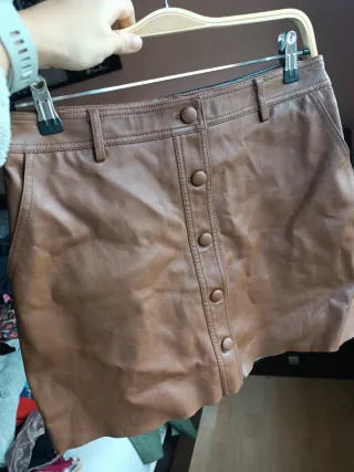 Falda cuero negra y falda cuero marrón