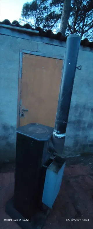 Estufa Gasoil Negra Metal