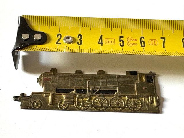 Insignia tren latón militar