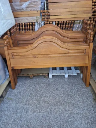 Mesita de noche provenzal de madera