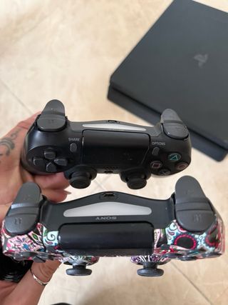 PS4 Slim + 2 Mandos DualShock