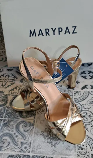 Sandalias MARYPAZ doradas talla 37