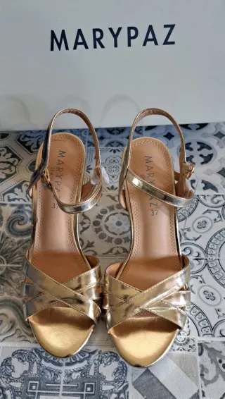 Sandalias MARYPAZ doradas talla 37