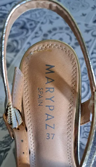 Sandalias MARYPAZ doradas talla 37