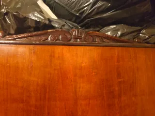 Armario de madera antiguo