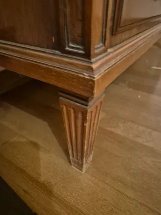 Vitrina de madera y cristal