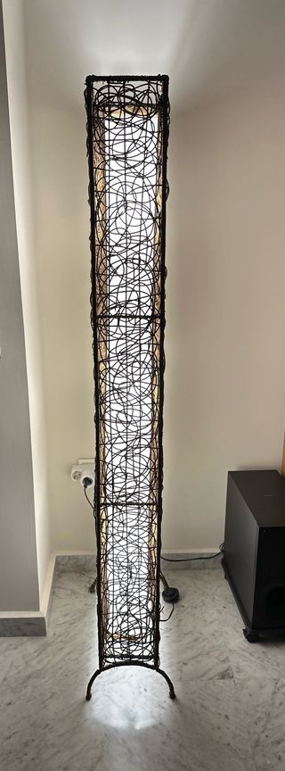 Lámpara de pie ratán y metal