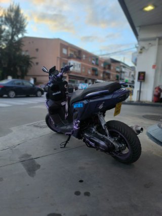 Moto Scooter Morada