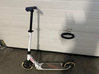 Patinete Oxelo blanco y azul