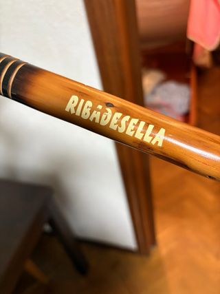 Bastón de madera tallada