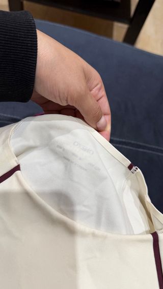 Sujetador deportivo Oysho beige