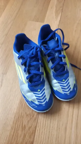 Botas de fútbol Adidas F50 Club Messi Talla 33