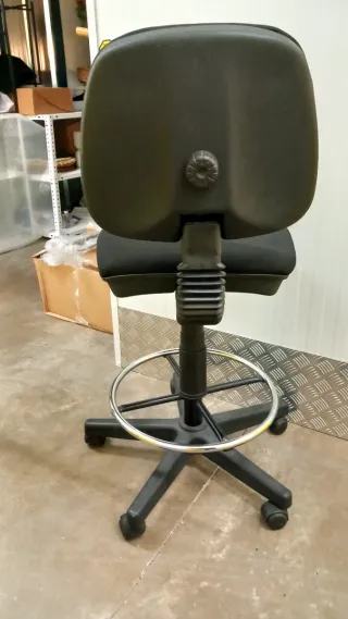 Silla alta de oficina con ruedas