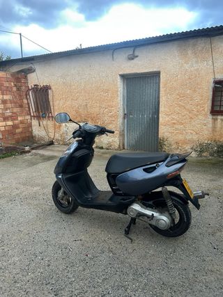 Aprilia Sonic Scooter Negra/Gris