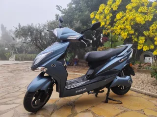 Moto Eléctrica Scooter 50cc Semi-nueva