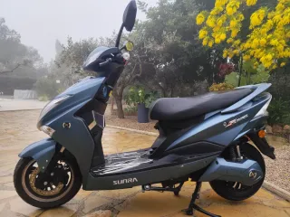 Moto Eléctrica Scooter 50cc Semi-nueva