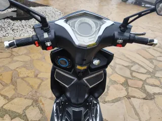 Moto Eléctrica Scooter 50cc Semi-nueva