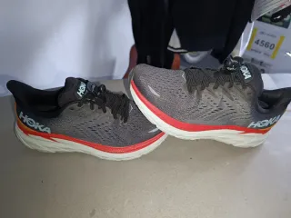 Zapatillas Hoka Clifton 8 Negras y Rojas