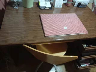 Mesa de despacho y silla giratoria