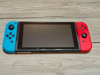 Nintendo Switch Azul/Rojo + Joy-Con
