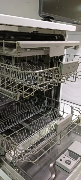 Lavavajillas Samsung A++ TIENE 3 BANDEJAS