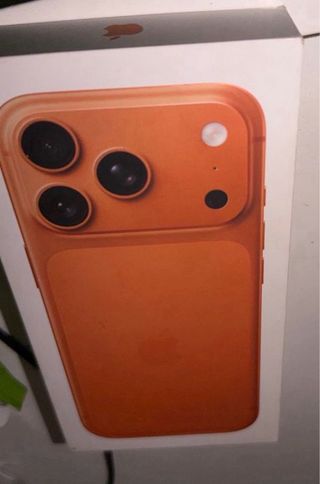 iPhone 17 Pro Max Naranja Casi Nuevo