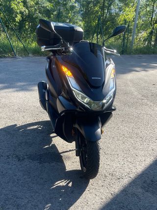 Honda PCX 2024 Negra, 13 mil km