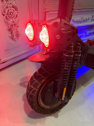 Patín eléctrico con luces