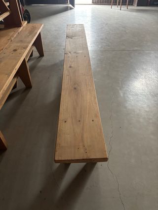 Bancos de madera rústicos