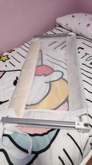 Barrera de maxi cuna/ cama.  90cm