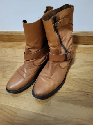 Botines camel con hebilla