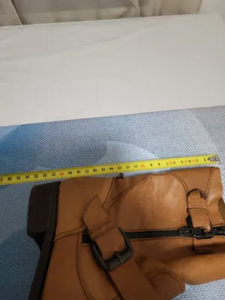 Botines camel con hebilla