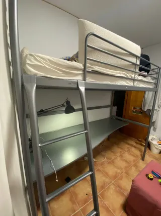 Cama litera alta con escritorio