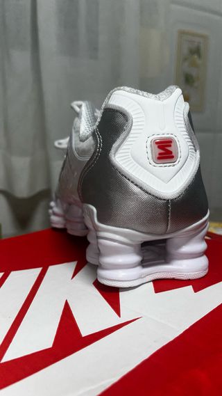 Nike Shox Plataforma Blanco y Plateado