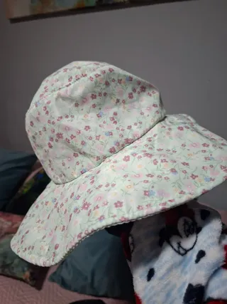 Gorro de playa floral