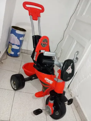 Triciclo infantil rojo