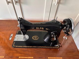 Máquina de Coser Antigua ALFA Cuello Cisne