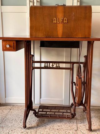 Máquina de Coser Antigua ALFA Cuello Cisne