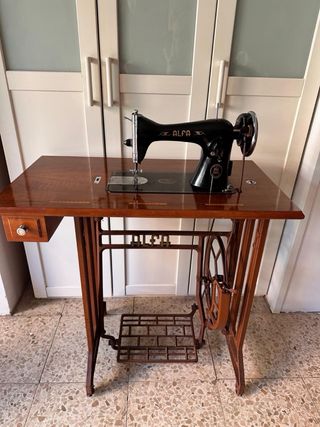 Máquina de Coser Antigua ALFA Cuello Cisne